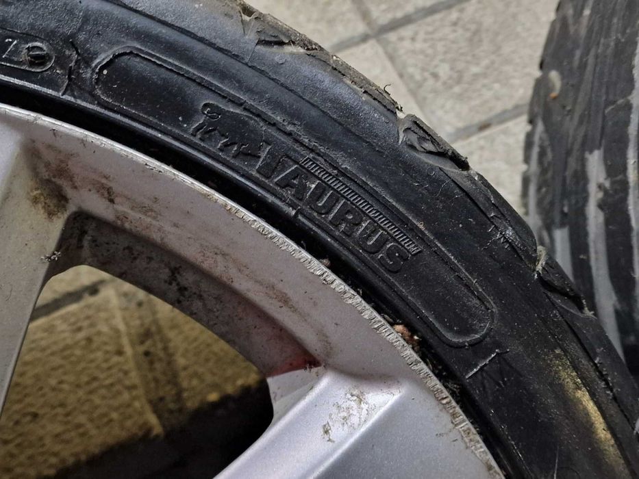 Гуми TAURUS ULTRA HIGH / FIAT 4X100 / 205/40 ZR17 / DOT 0317 / 7mm