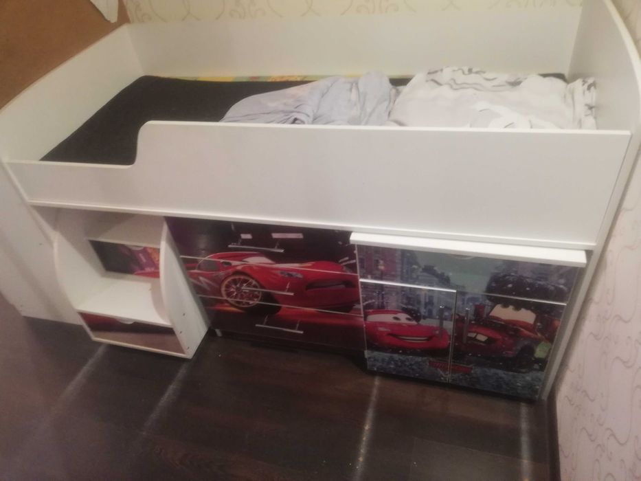 Шкаф с детской краватью