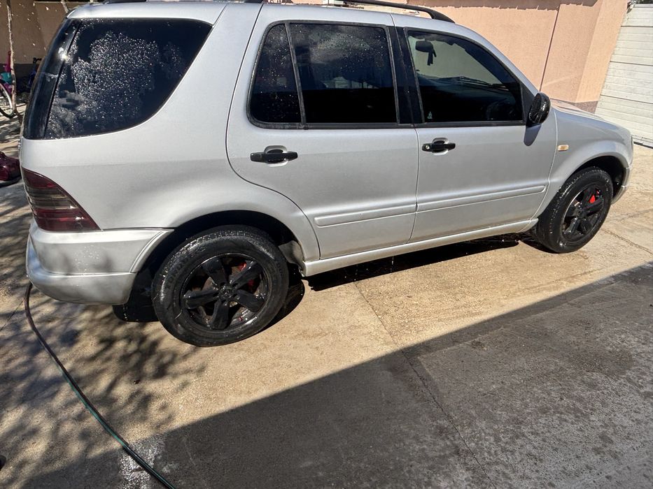 Mercedes-Benz ML 430 (V8) – Мощност, Комфорт и Сигурност