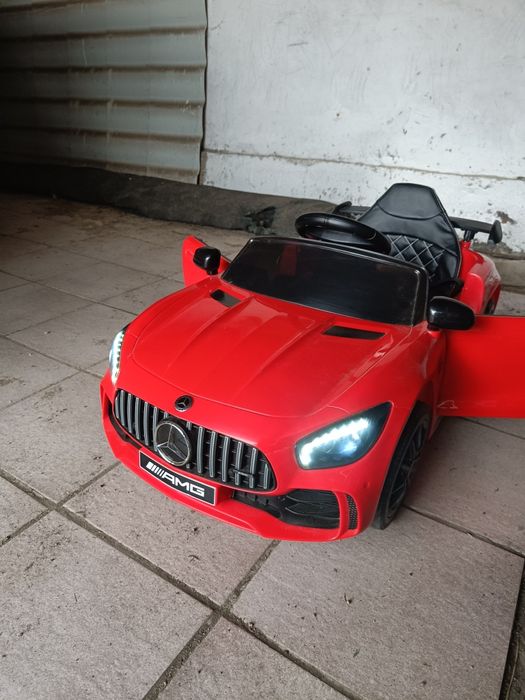 Mașinuță cu telecomanda pentru exterior