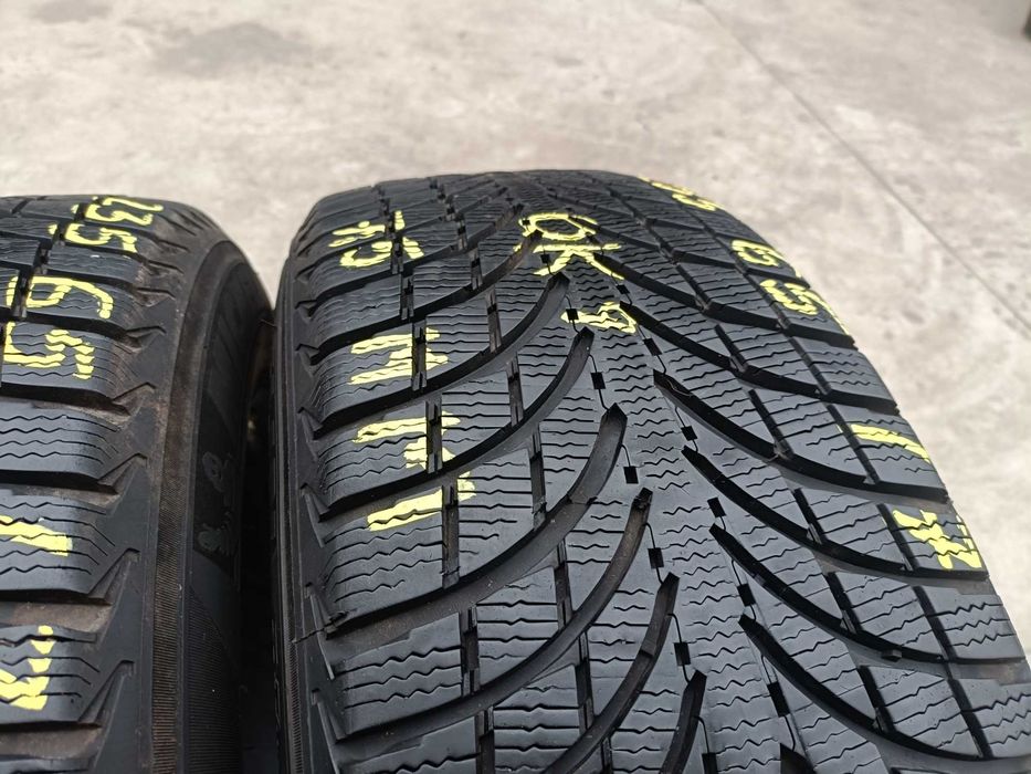 Doua anvelope iarna 235 65 17 michelin latitude alpin LA2 cu 7,5 mm