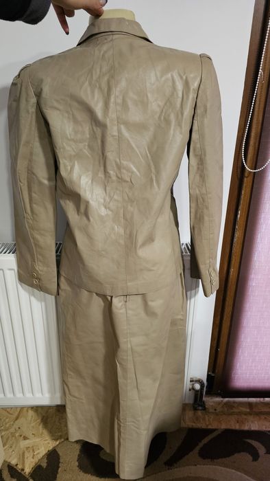 Costum de piele vintage crem bej sacou si fusta lunga M 38