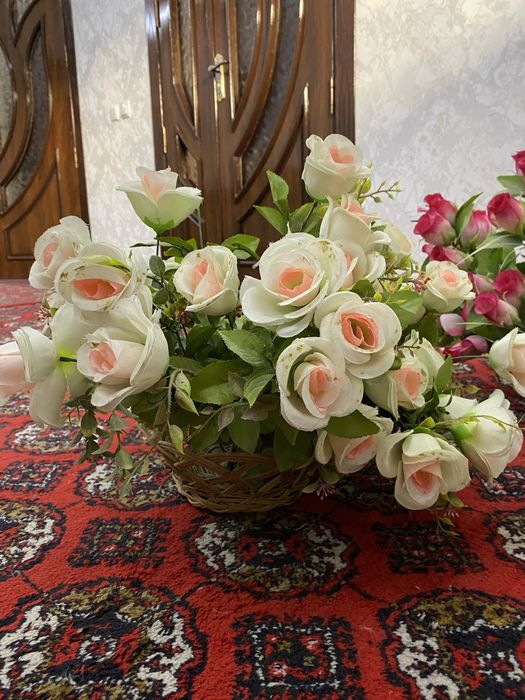 Искусственный гуллар декор учун сотилади