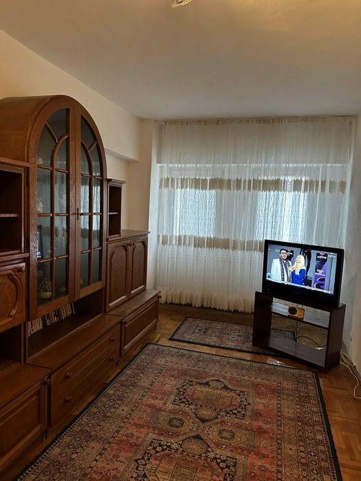Închiriez apartament zona centrala