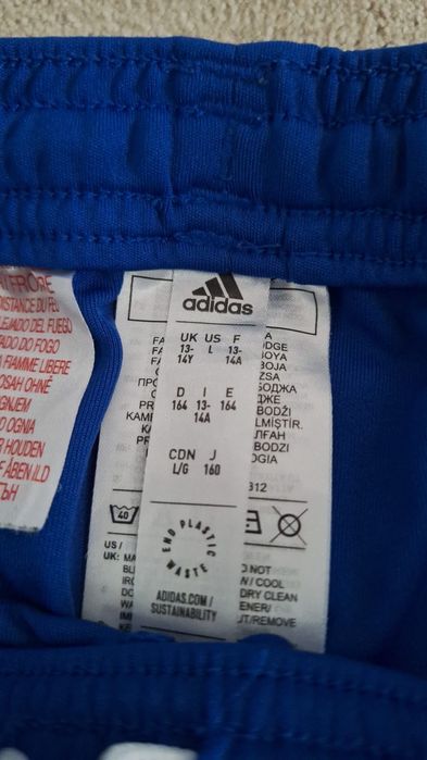 Pantaloni scurti Adidas, 13-14 ani