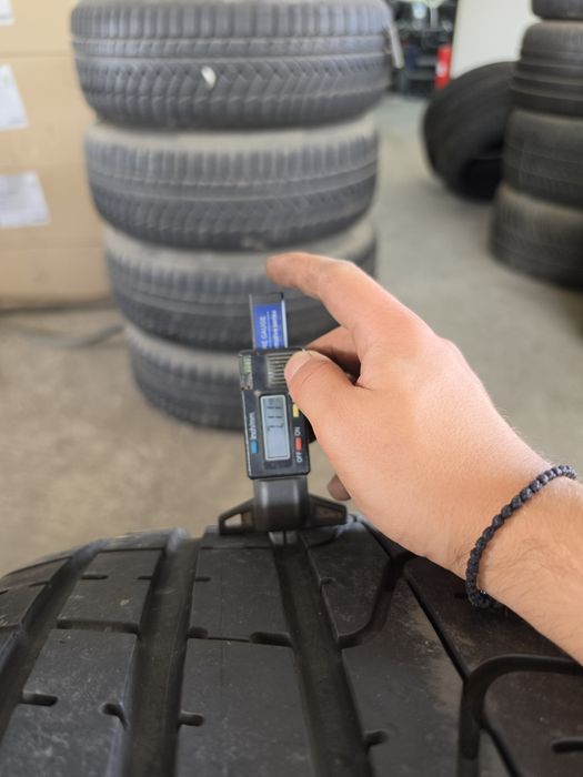 2 Броя 255/40/19 Pirelli 7mm