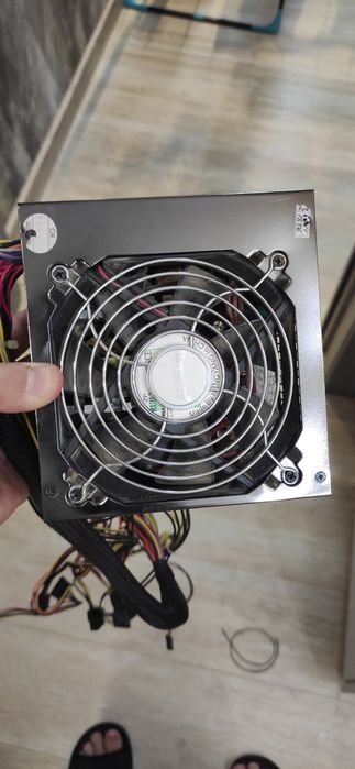 Продаётся блок питания Huntkey