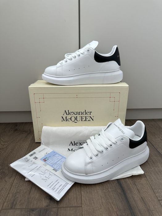 Adidasi ALEXANDER MCQUEEN lProdus NOU Premium Adidasi Baieti | Fete | Unisex | Adidasi NOI Model NOU 2026 | Calitate Premium Alexander Mcqueen Alb