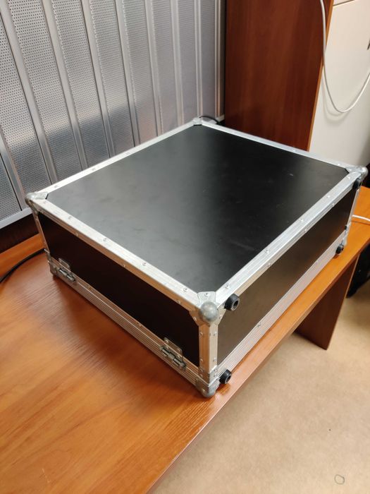 Allen & Heath Qu-16 цифров смесителен пулт с твърд кейс