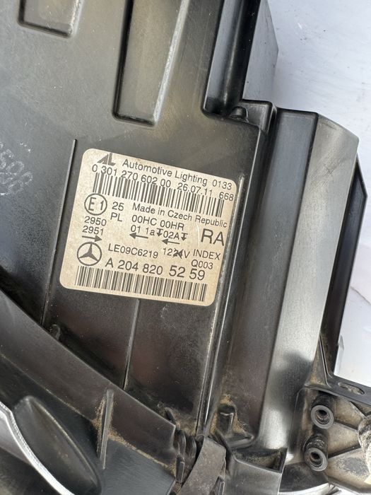 Far Mercedes c-class w204 facelift dreapta/stanga stare impecabila!