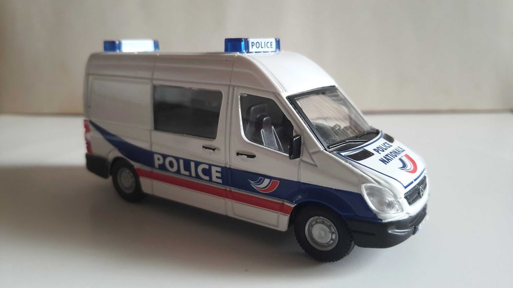 Метални Колички Bburago Police