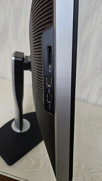 Монитор DELL UltraSharp U2713H
