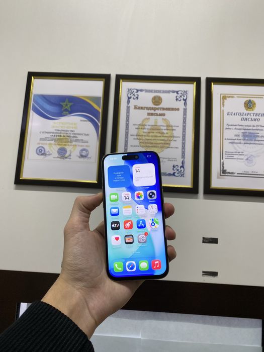 Продам срочно iPhone 15 Pro 256GB