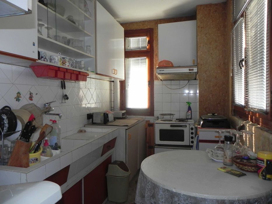 Продава се Тристаен апартамент в Русе, Дружба 2 - 136 кв.м за 640 €/кв.м - Снимка #4