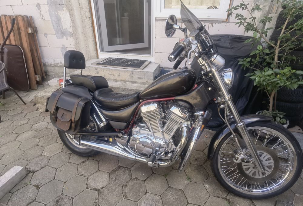 Suzuki VS750 Intruder