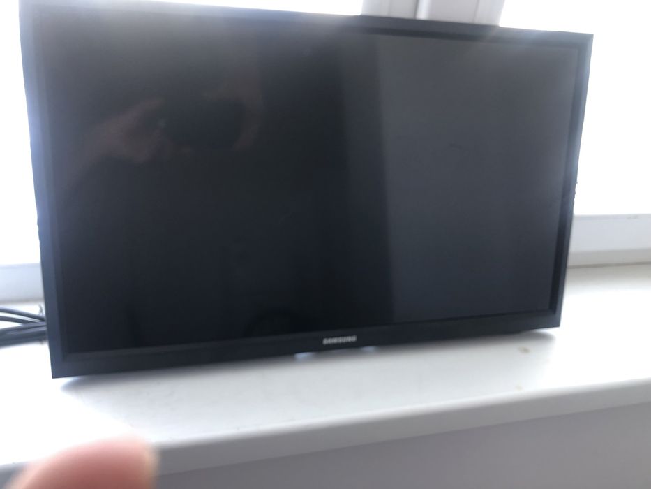 TV Samsung LED Model: T24E310EX