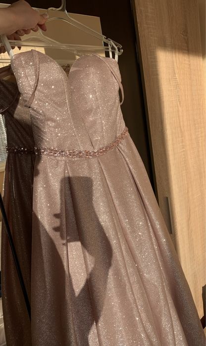 Официална бална рокля в нежен розов цвят, брокатена