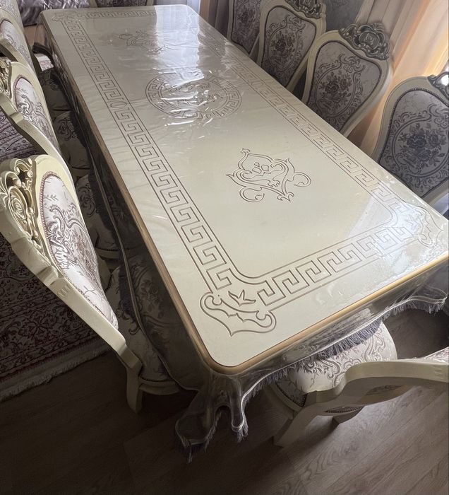 Продам стол для гостиной