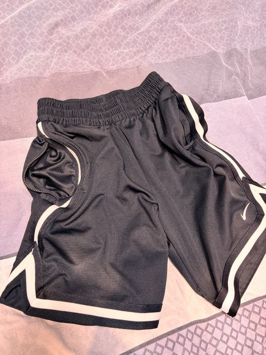 Дават се горно на Hoodrich,Nike и къси гащи Nike!Виж Описаниерто!