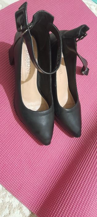 Продам женские туфли