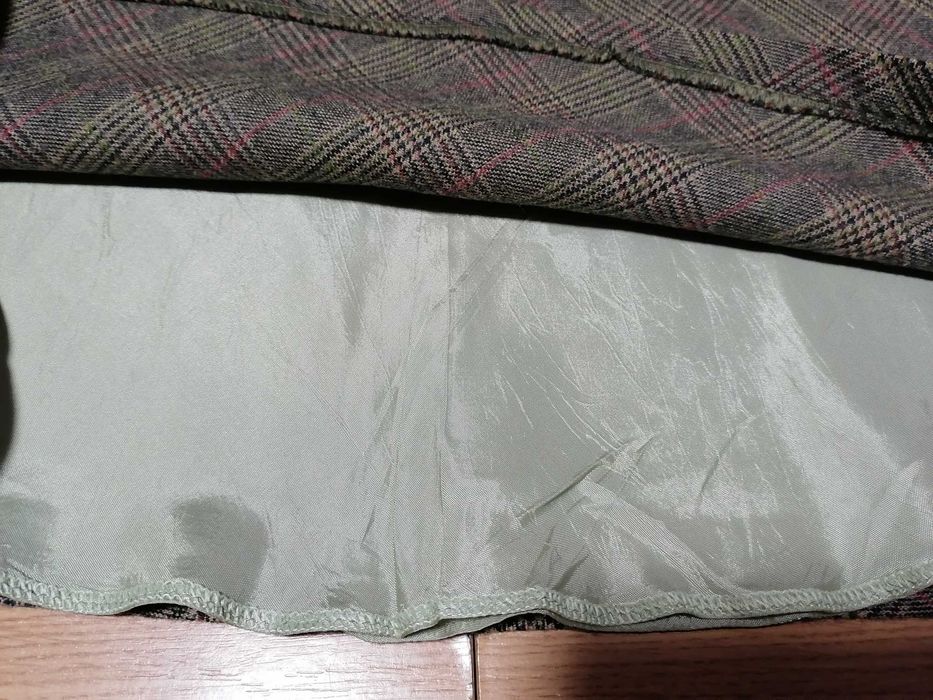 Fustă verde groasă mărimea M, din