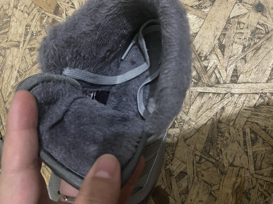 Весенние кроссовки Adidas