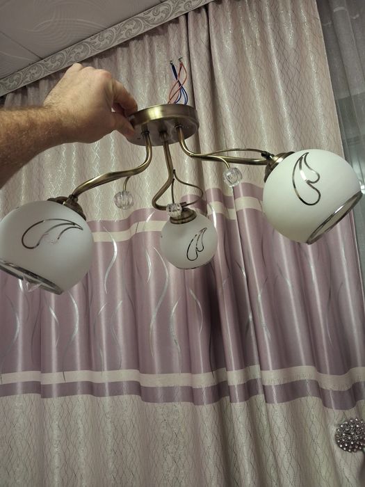 Продам люстру, в отличном состоянии