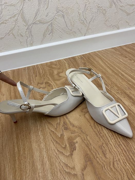 Туфли на низком каблуке