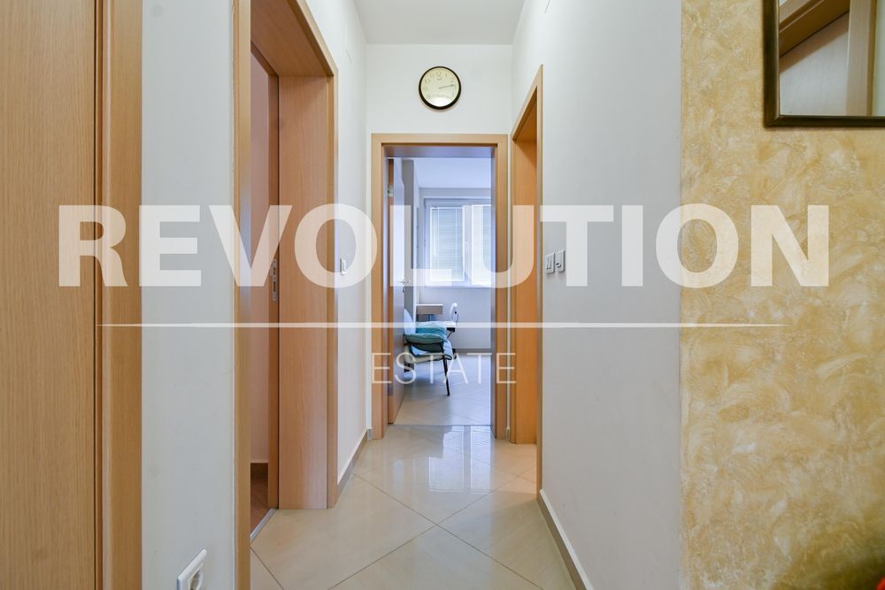 Дава се под наем Тристаен апартамент в София, Лозенец - 100 кв.м за 947.58 € - Снимка #4