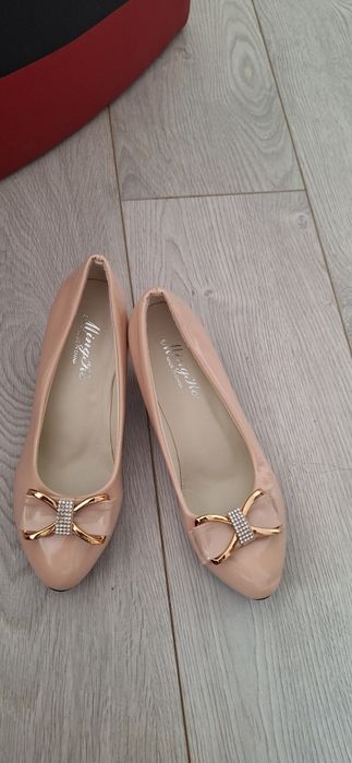 Pantofi crem damă
