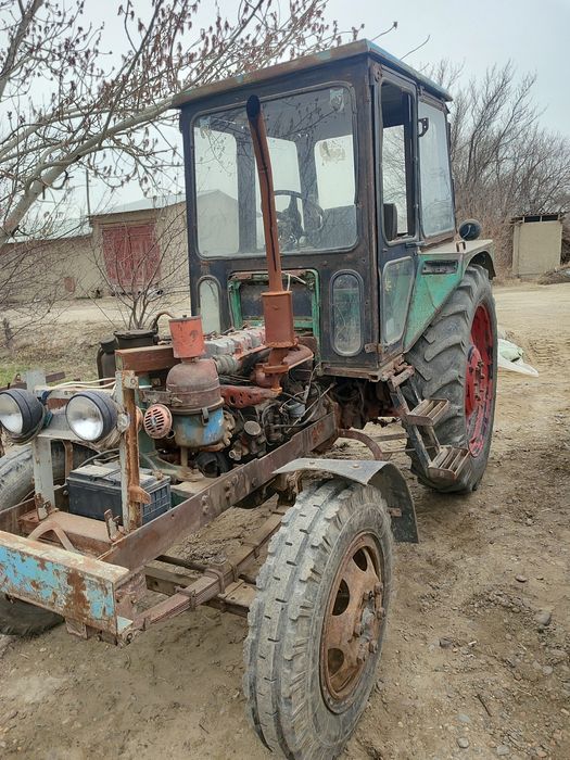 T40 traktor sotiladi