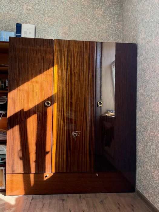 Продается шифонер в отличном состоянии советский.