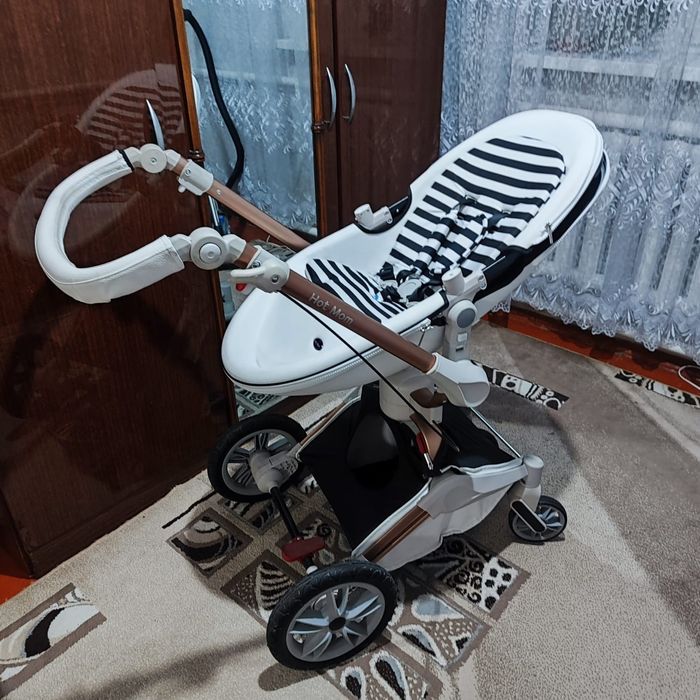 Коляска 3 в 1 марки HOT MOM