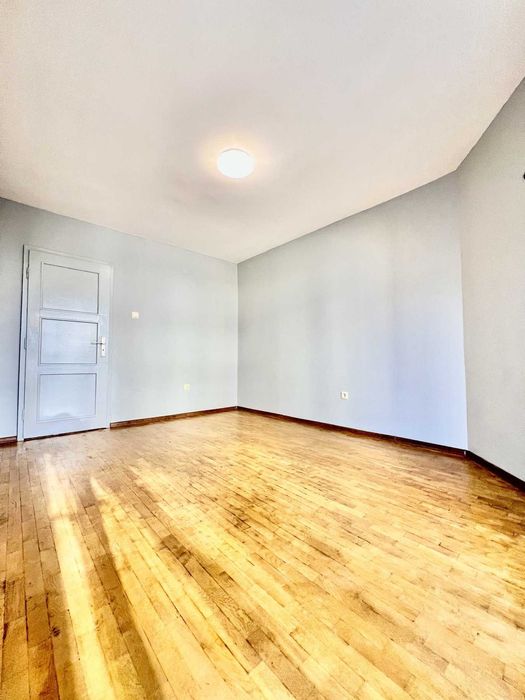 Двустаен апартамент в район Зимно Кино Тракия- в близост до Гранд Мол!