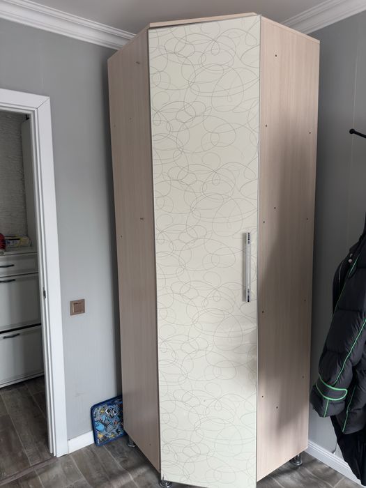 Продам Шкаф трех дверный