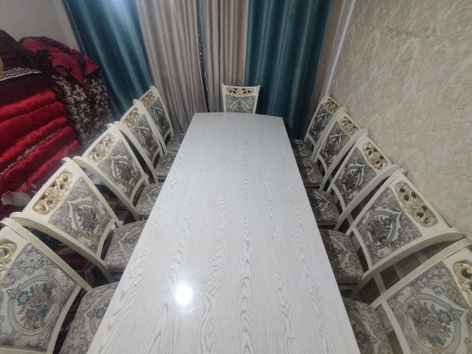 Stol-stul 12 ta Mehmonxonaga ideal srochna