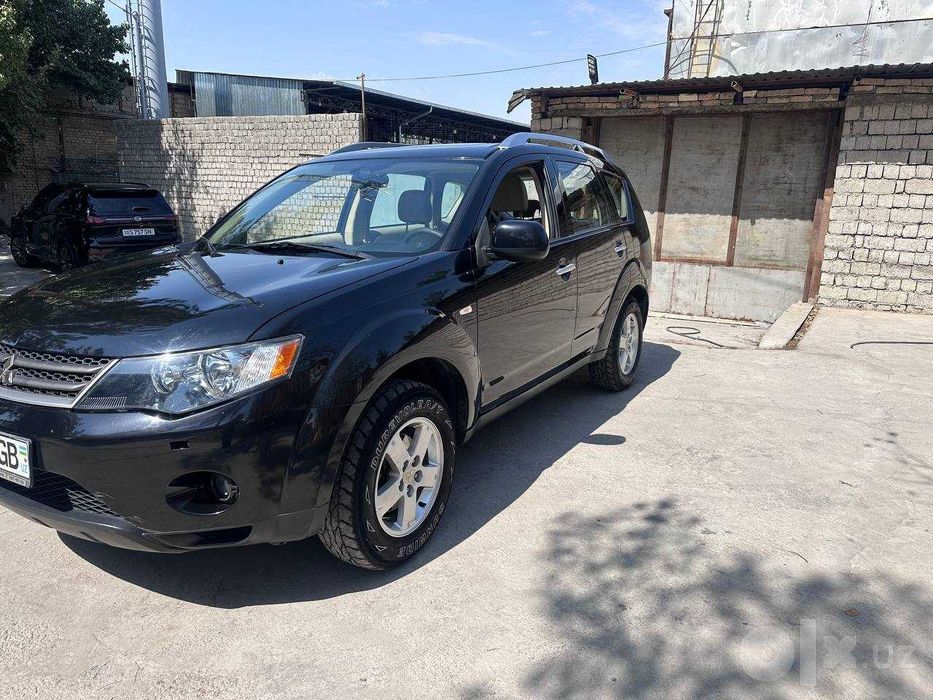 Продаю Mitsubishi Outlander XL  2.4 CVT 2008