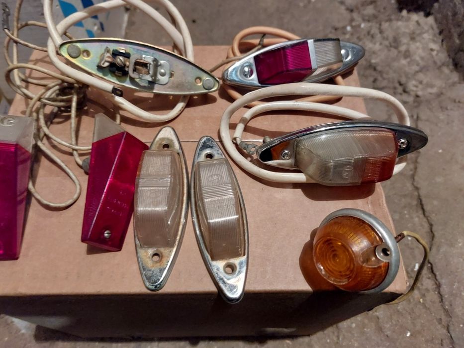 Парк.светлени.за москвич.задни колонки.и други руски коли.