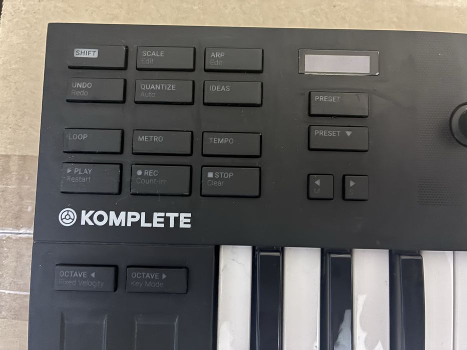 KOMPLETE Kontrol M32