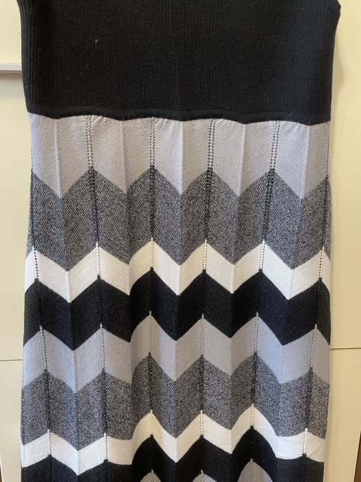 Rochie alb cu argintiu si negru