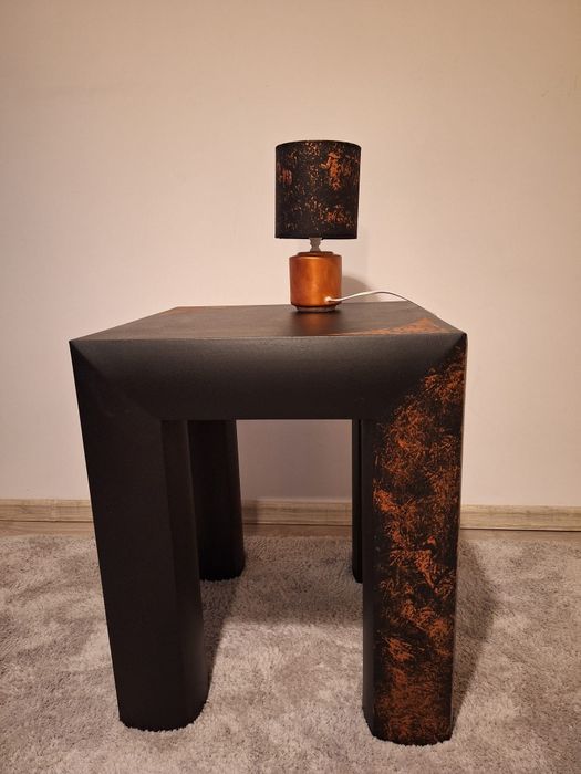 Set decorativ exclusivist din lemn masiv – masă de cafea înaltă & mini lampă