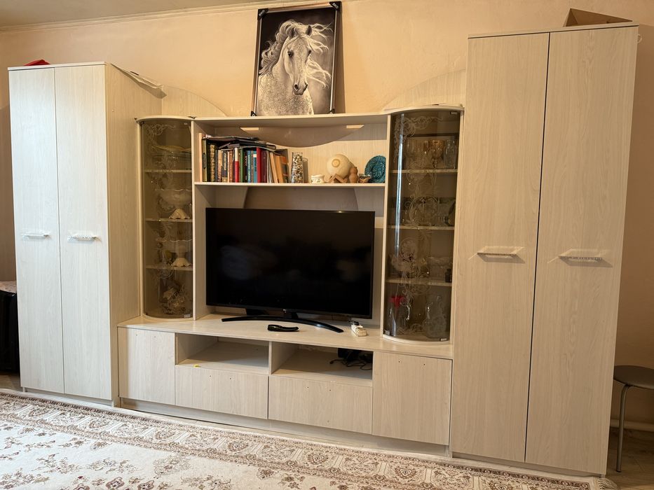 Срочно продам стенку гарнитур