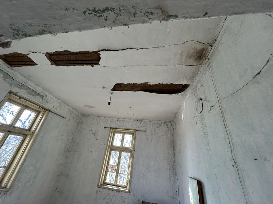 Продавам имот с къща в с.Бело поле