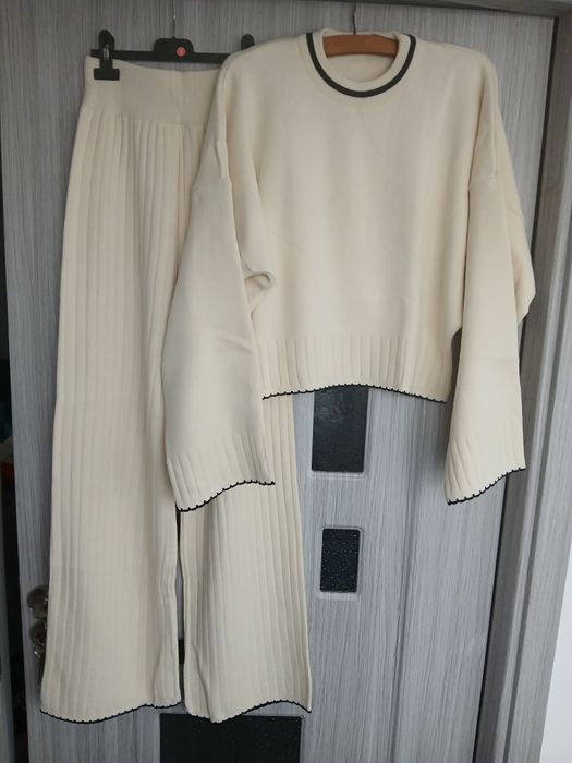 Compleu tricot damă..Mărime Universala