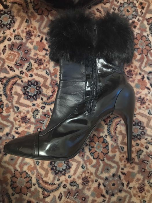 Ботуши Ecco, боти Bata и обувки за танци