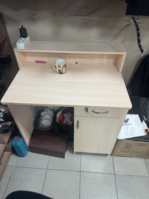 Продам витрина-ресепшен 3000и 8000