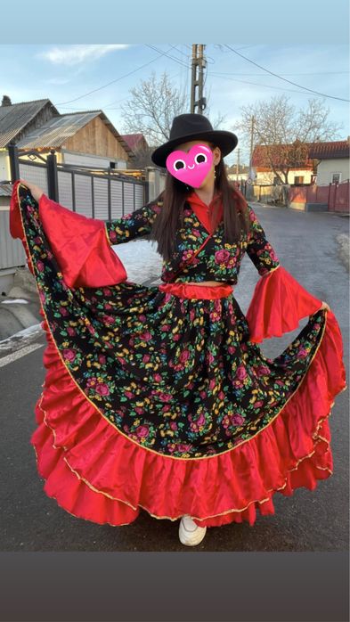 Vand costum tiganesc 295 lei