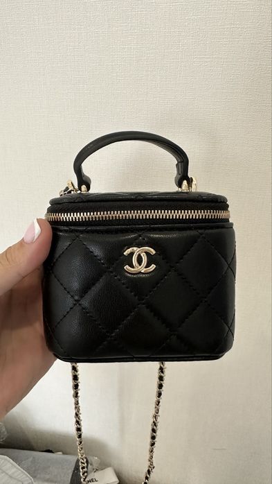 В наличии! Косметички Dior