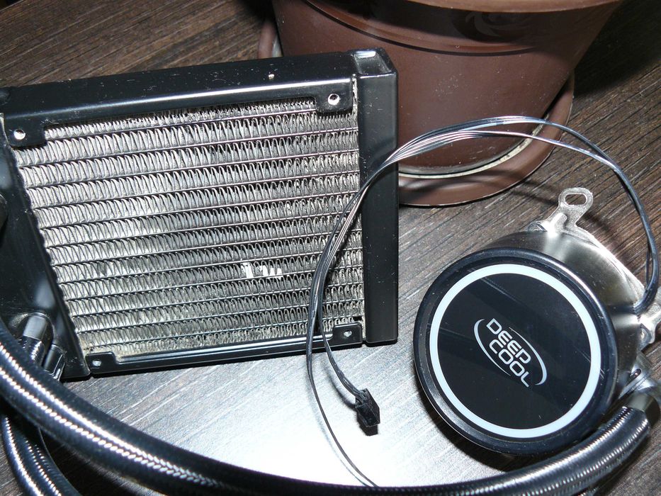 Radiator cu ventilator si racire cu lichid