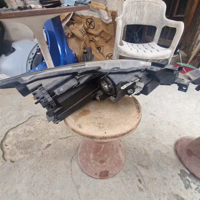 Mazda 6  2009 ляв и десен фар